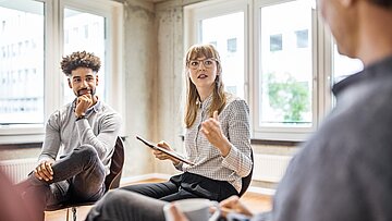Foto: Menschen im Gespräch
